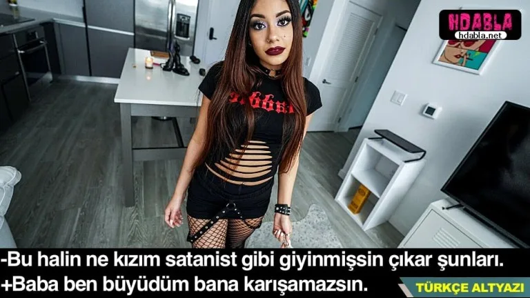acik sacik kiyafetler giyen kizim beni tahrik ediyor.jpg