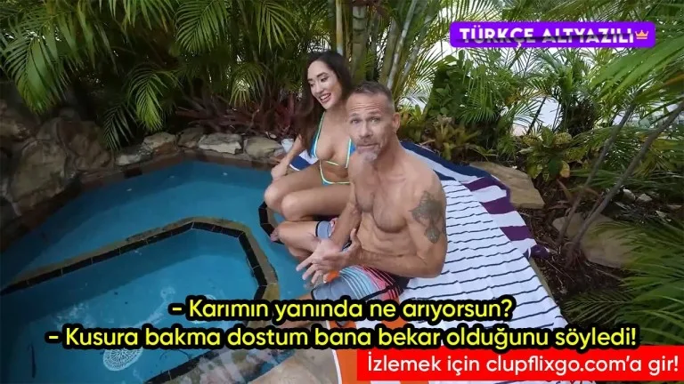 adamin karisini duduklemeye calisiyor.jpg