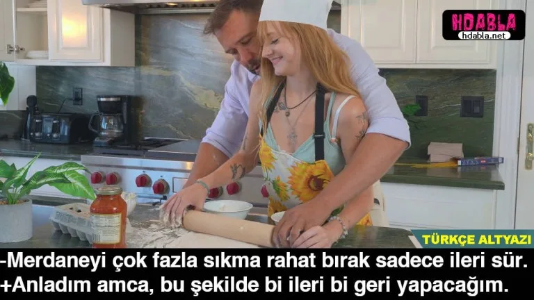 amcam bana hamur acmayi ogretirken arkama gecip sarildi dayadi.jpg