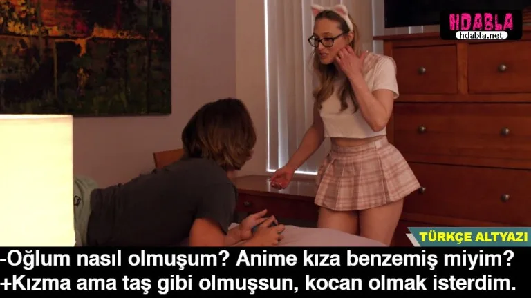 anime sevdigimi ogrenen annem odama anime kostumu giyip gelince.jpg