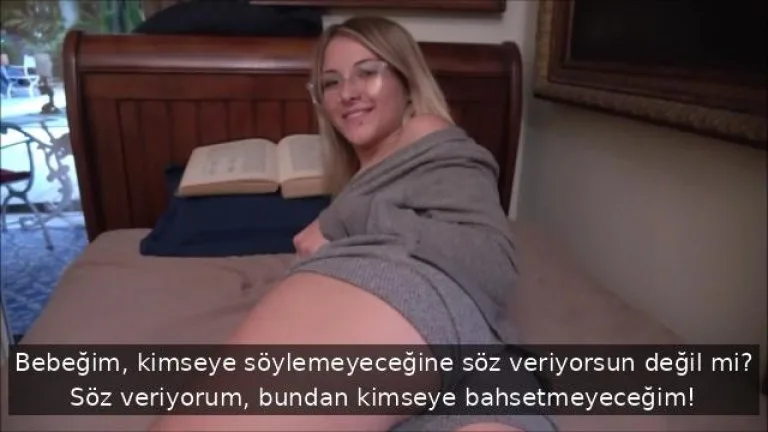 annesinin yoklugunda uvey babasiyla gizli fantezilerini deniyor.jpg