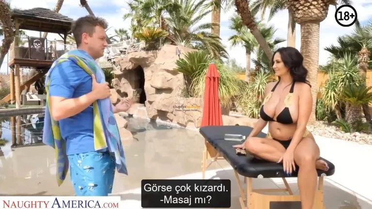 arkadasin annesine masaj yapiyor.jpg