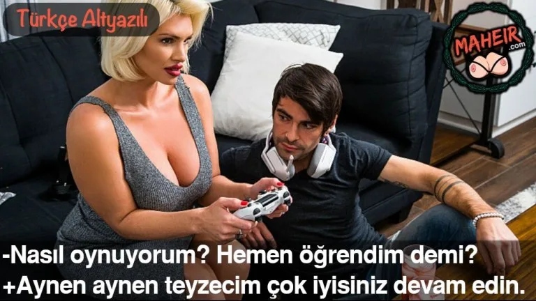 arkadasin annesine oyun oynamayi gosterirken memelerine baktim.jpg