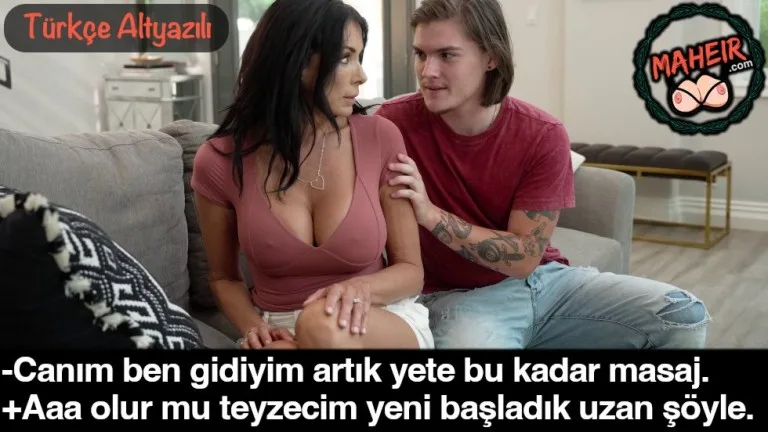 arkadasinin annesinin omuzlarina masaj yaparken memeleri avucluyor.jpg