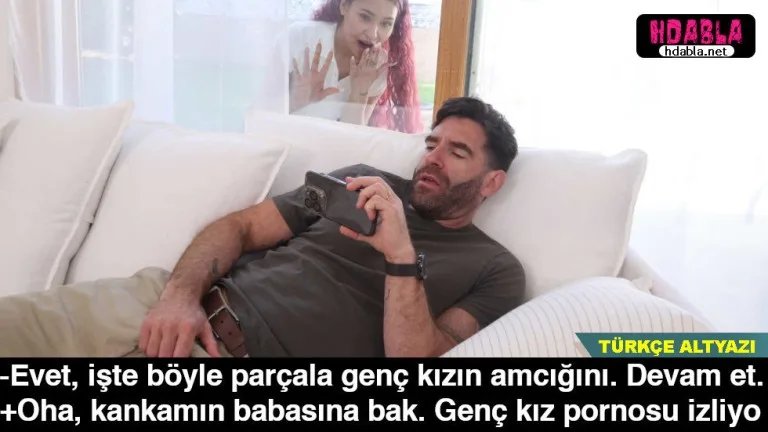 arkadasinin babasini genc kizsu izlerken yakaladi etegi indirdi.jpg