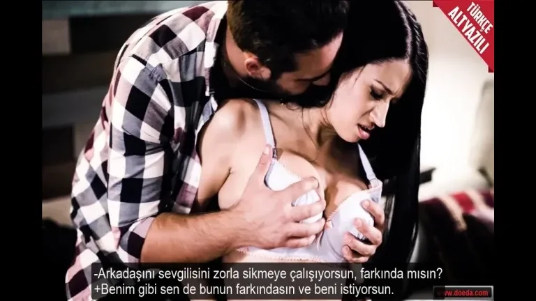 arkadasinin sevgilisini aksam partisinde gizlice orgazm etti.webp