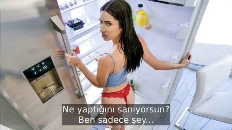 atesli kiz giydigi ic camasir ile buyukbabayi yoldan cikartti.jpg
