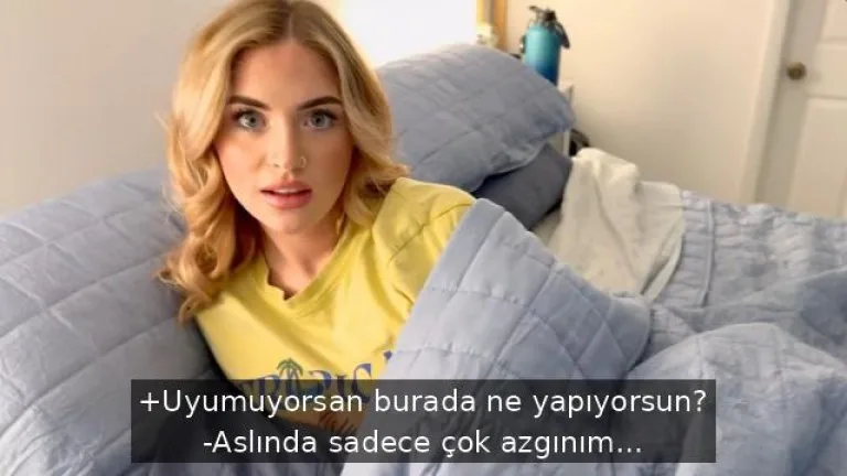 azginligindan amcigini oksayan tatli kiz yatagina gelen uvey kardesini sikismeden birakmiyor.jpg