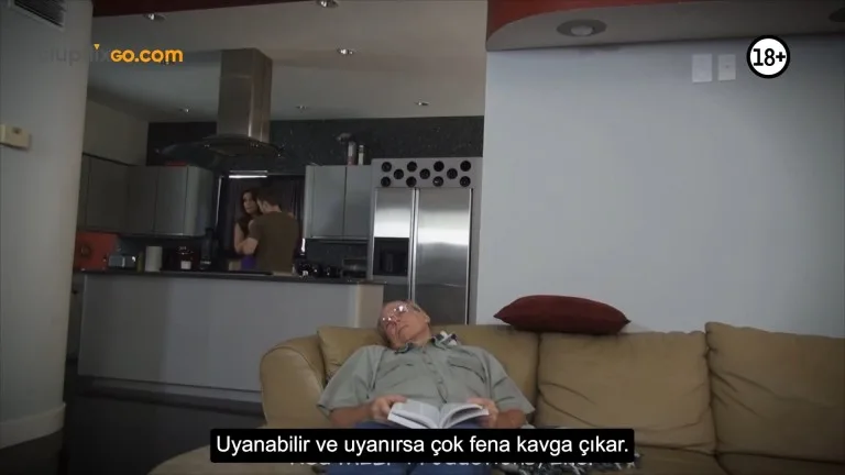 baban uyuyor yapma.jpg