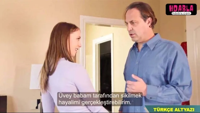 babasini ic camasirlarini koklarken yakaladi.jpg