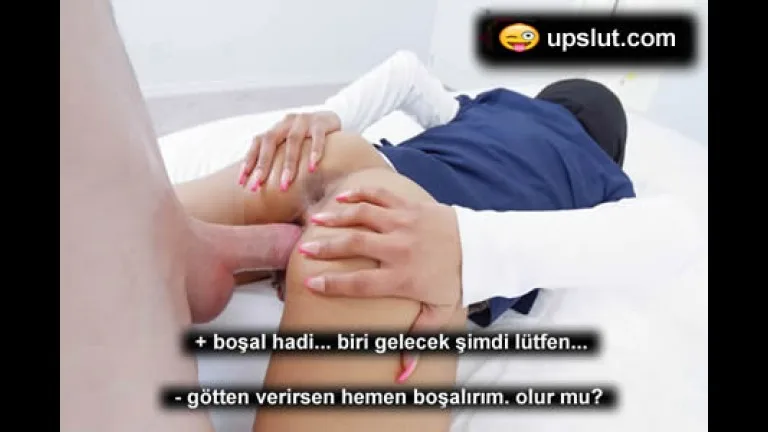 bakicilik yapan turbanli hemsire gotten verip sifa dagitti.jpg