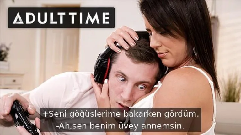 basini oyundan kaldirmayan uvey oglunu gafil avlayip sikismek icin tahrik ediyor.jpg