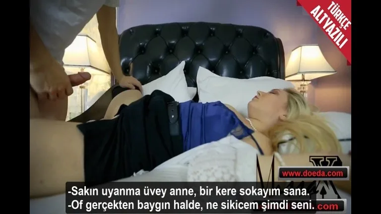 bayginlik geciren uvey annesinin kulotunu cekip sikti.jpg