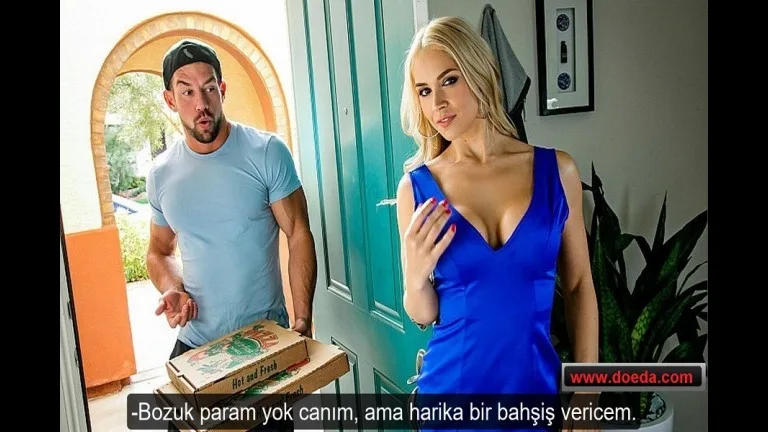 bozuk parasi olmayinca pizzacinin bahsisini amcigiyla verdi.jpg