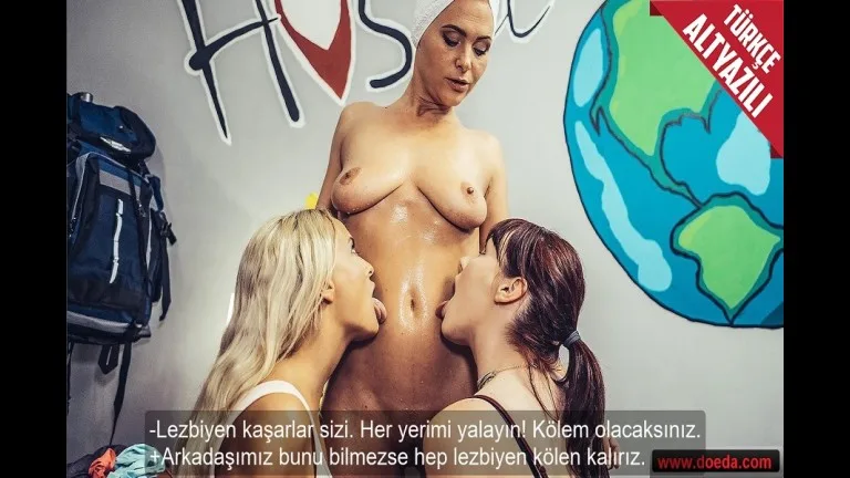 canlari sikilan lezbiyen kizar arkadaslarinin annesiyle lezbiyence sevisti.jpg