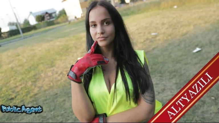 cop toplayan genc kiza para verip siktim.jpg