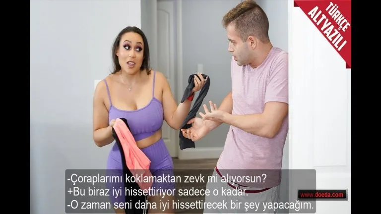 coraplarini koklayan uvey ogluna tombul amcigini siktirdi.jpg