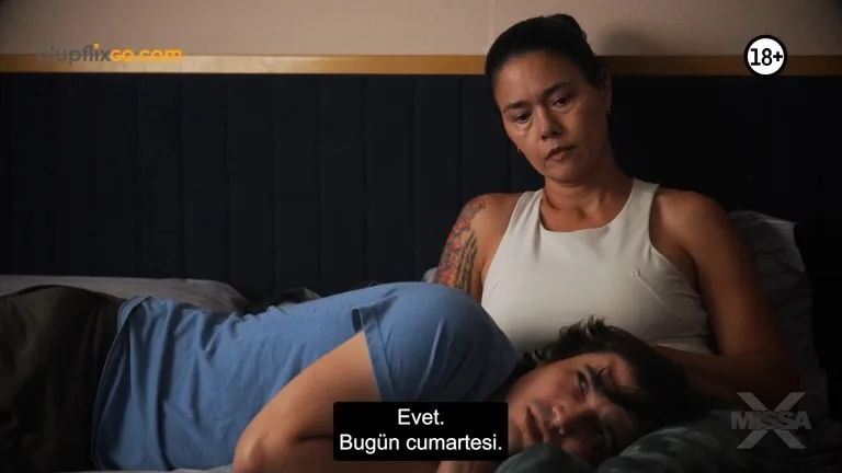 dizinde uyuyabilirmiyim seksi kadin.jpg