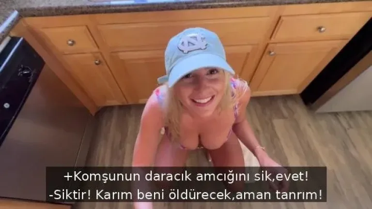 edepsiz surtuk balkonda ciplak takildigi icin uyarida bulunan evli komsusunu sehvetle ayartiyor.webp