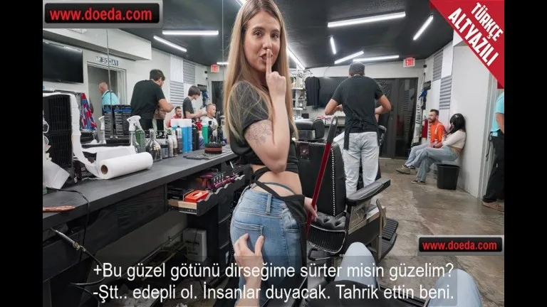 erkek berberinde calisan kadina dirsegine surtmesini isteyince sakayla seks basladi.jpg