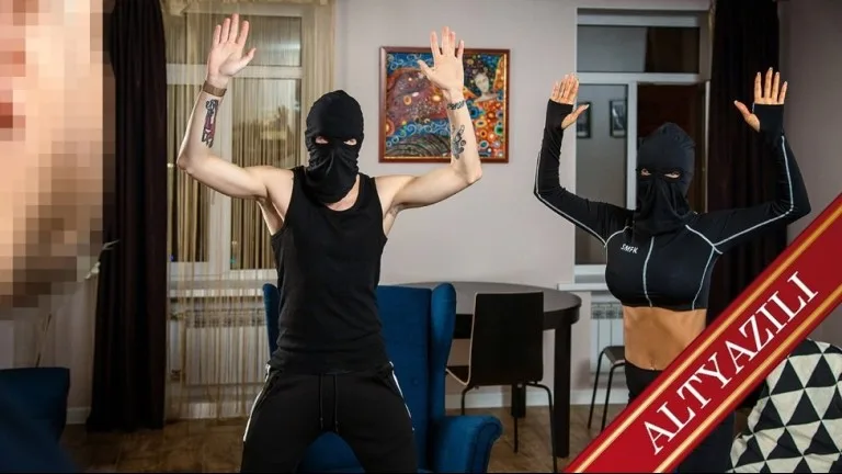 eve giren hirsizin karisini siktim.jpg