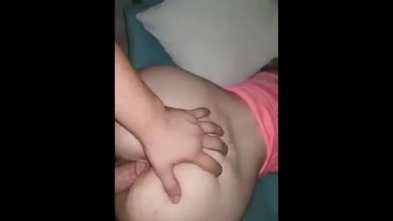 eve sarhos gelen sert kocasina domalan cansu zevkten dort kose oluyor.jpg