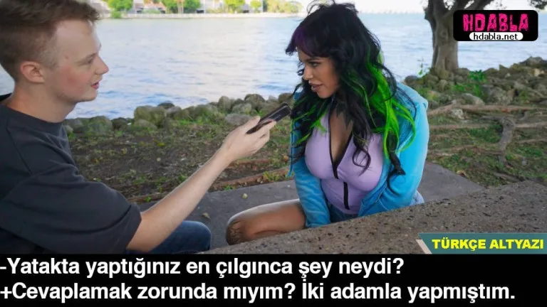 fenomen genc parkta roportaj yaptigi olgun kadina ahlaksiz sorular soruyor.jpg
