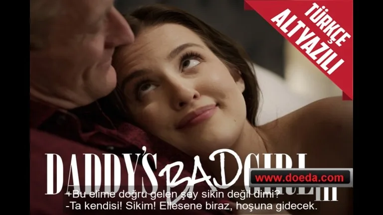 gece yarisi annesinin sevgilisinin koynuna girince adamin sikini kaldirdi.jpg