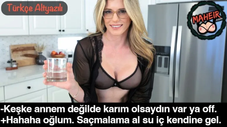 gecelikleriyle evde gezen annesinin mallara bakip ic gecirdi.jpg