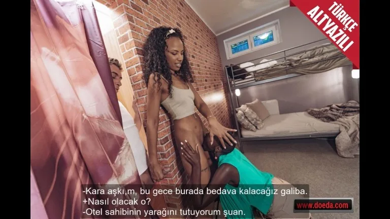 gezgin siyahi lezbiyen cift otelin geceligini bedavaya getirdi.jpg