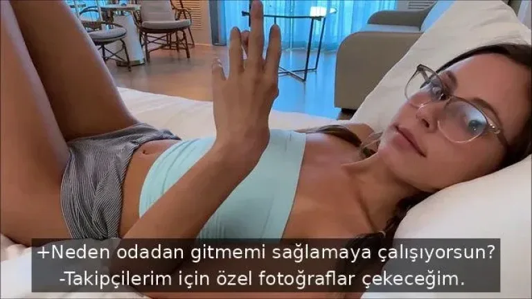 got deligini fotograflayip para kazanan kaltak uvey kardesinden yardim aliyor.webp