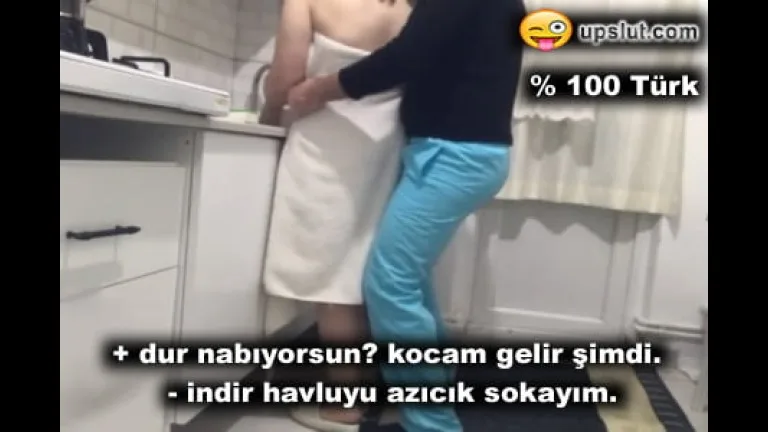 gozune kestiren musteriyi sikmeden birakmayan kargocu.jpg