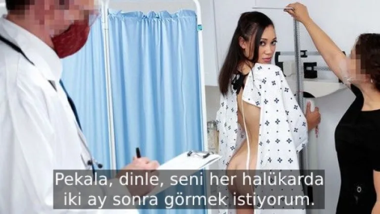 ihtiyaci olan raporu alabilmek icin doktorun altina yatiyor.jpg