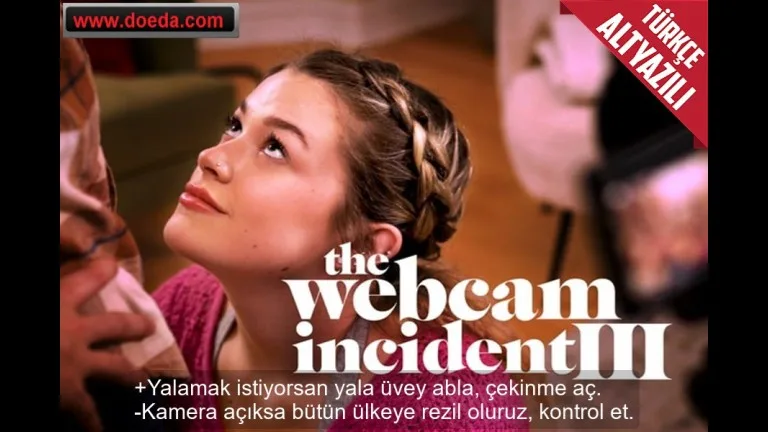 kamerayi kapatmayip uvey ablasini canli yayinda sikince unlu oldu.jpg