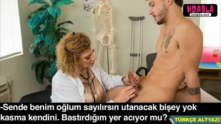 kankamin doktor annesi beni muayene ederken sikim kalkti rezil oldum.jpg