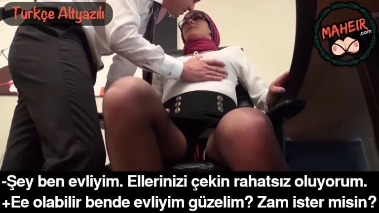 karaktersiz patron turbanli calisanina sarkintilik ediyor.jpg