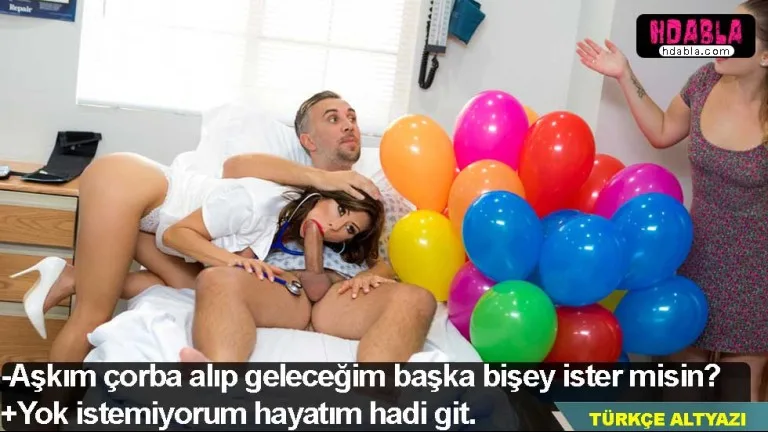 karisini corba almaya gonderip hemsirenin icinden geciyor.jpg