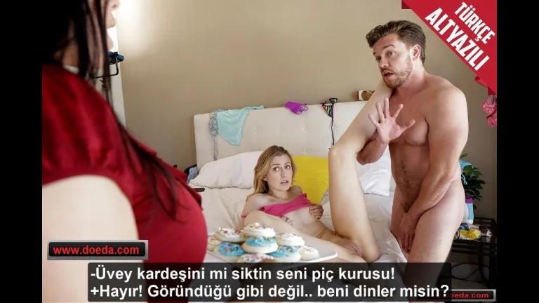 kavga ettigi uvey ablasini sikerken annesine yakalandi.jpg