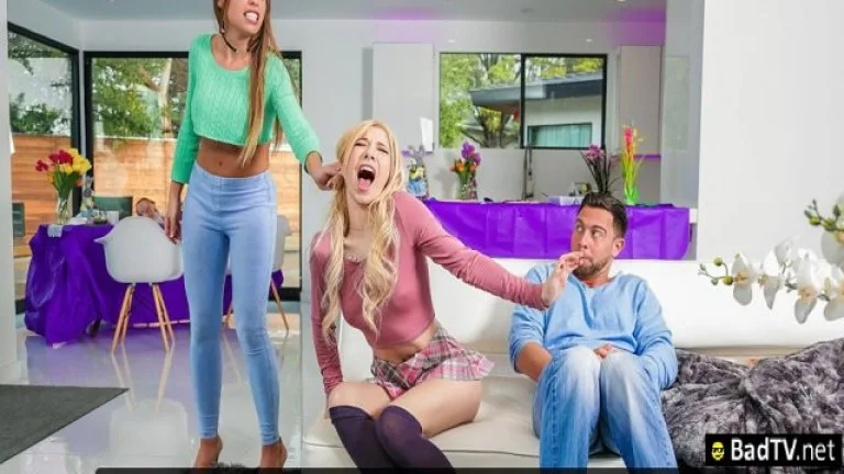 koltukta sakso ceken uvey kizini kaldirip yerine oturan mature.jpg