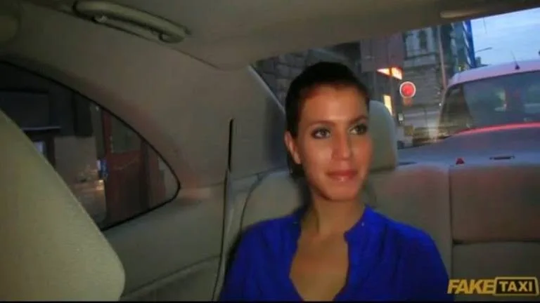 kristine taksi ucretini veremedi taksici bir guzel sikti.jpg