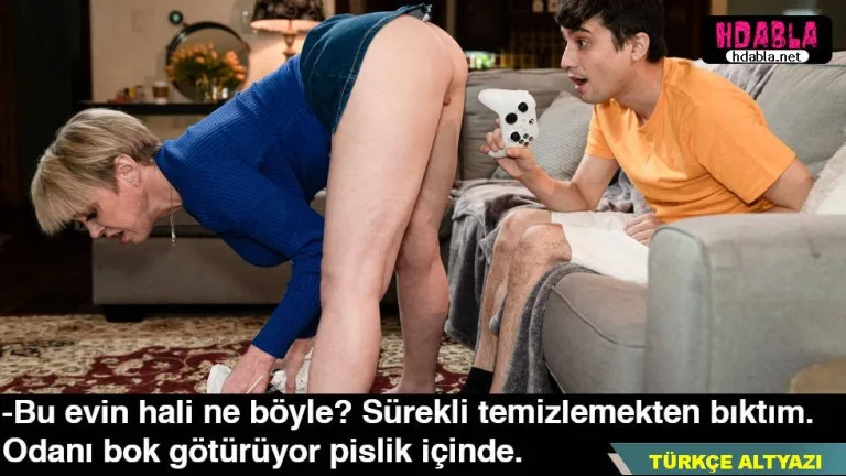 kulotsuz temizlik yapan annem egildiginde xbox kumandasini amina surttum.jpg