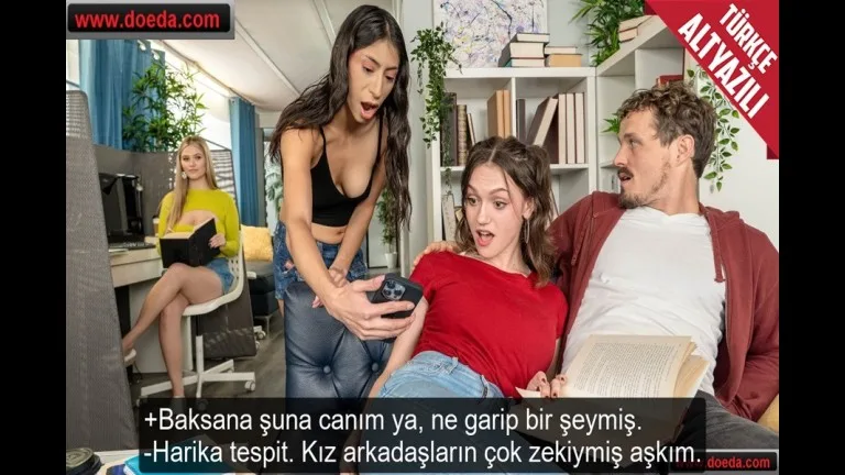 kutuphanede sevgilisinin arkadaslarina yazilan firlama pic balik etli kizi tavlayip sikti.jpg