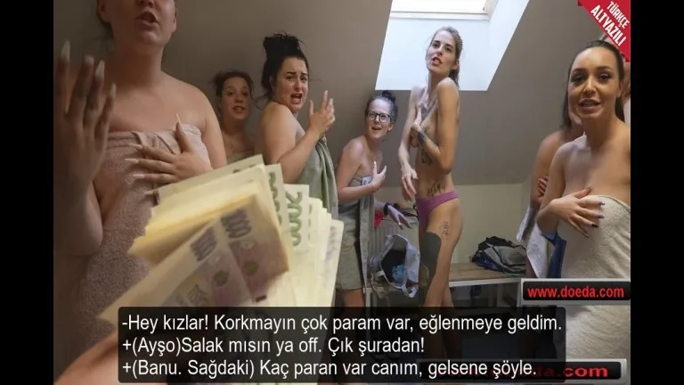 liseli kizlarin banyosuna bir deste parayla dalip amcik avladi.jpg