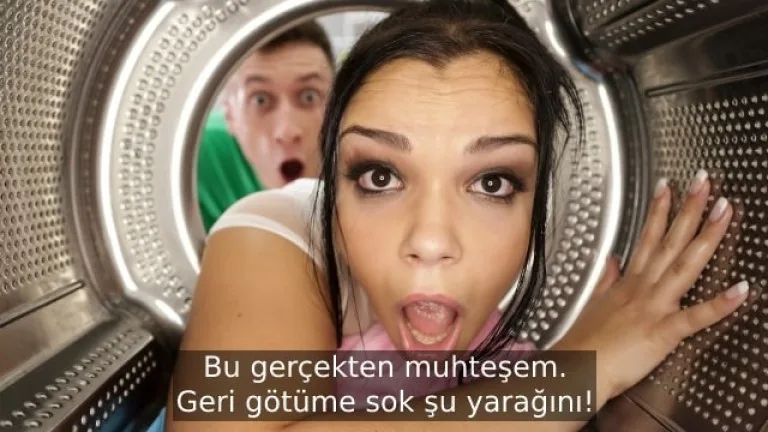 makineye sikisan caresiz orospuya sertce arkadan pompaliyor.jpg