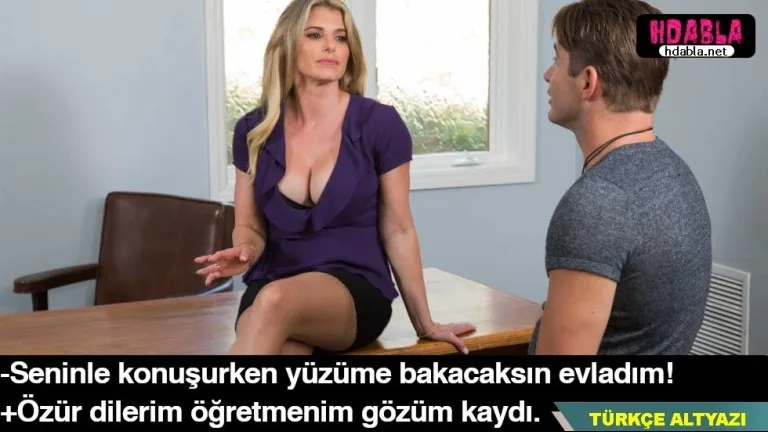 ogretmenle konusurken meme dekoltesi beni benden aldi.jpg