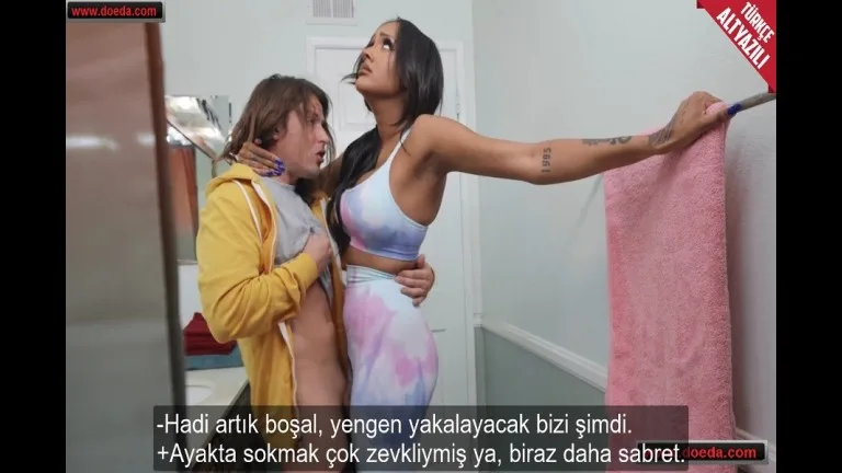 okudugu kolejin en seksi kizi yengesini arkadasi cikti.jpg