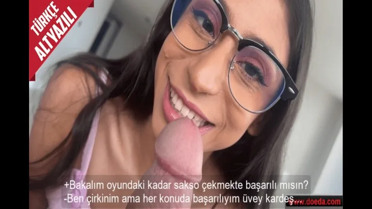 oynadigi oyunda dunya capinda olan uvey kardesinin sakso yetenegini kesfetti.jpg