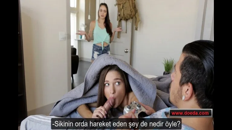 oyun kolunu vermeyen uvey abisinin sikiyle oynayan liseli.jpg