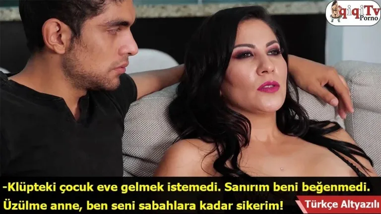pavyondan donen sarhos annesini ayilmadan sikiyor.jpg