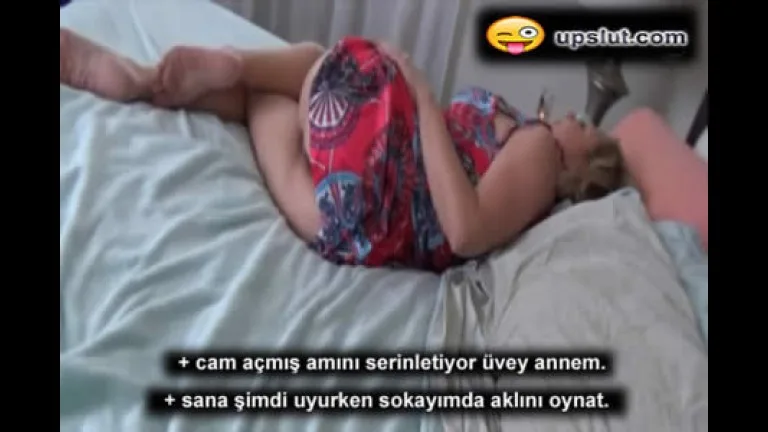 ruzgarda amini yellendiren uvey anneye uyurken soktu.jpg